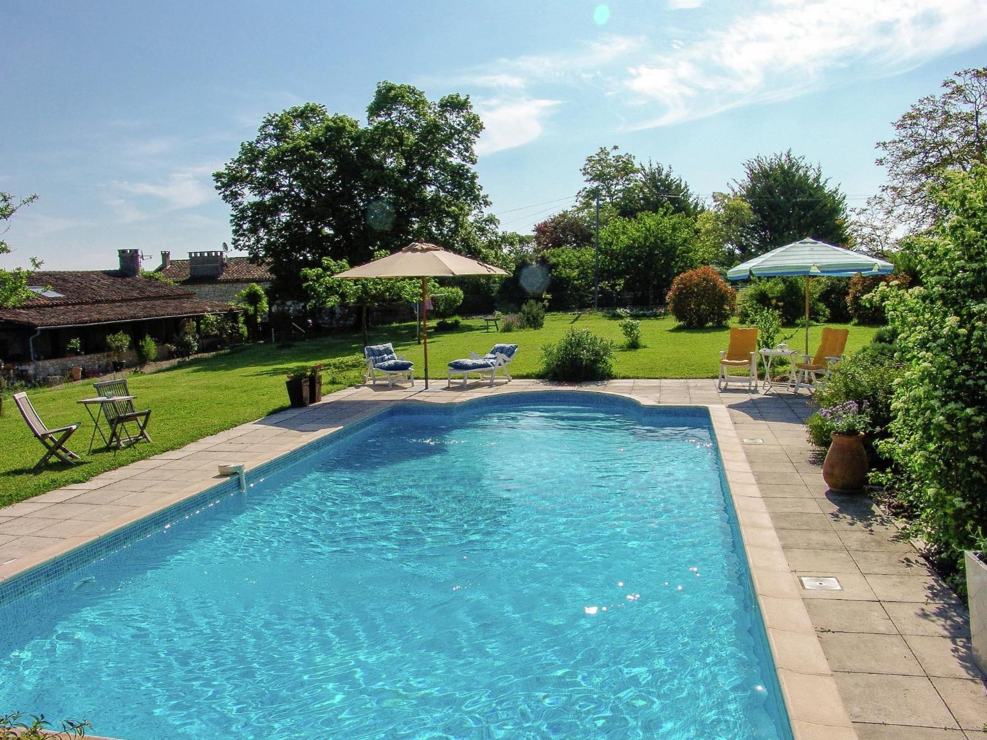 Snug Cottage In Saint Eutrope De Born With Pool Buitenkant foto